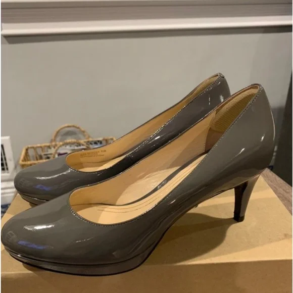 Cole Haan Chelsea Pump heels - Picture 5 of 7